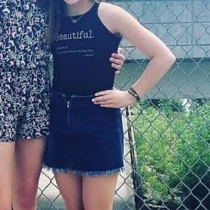 GUESS Size 8 Denim Skirt Frayed hem. Distressed.